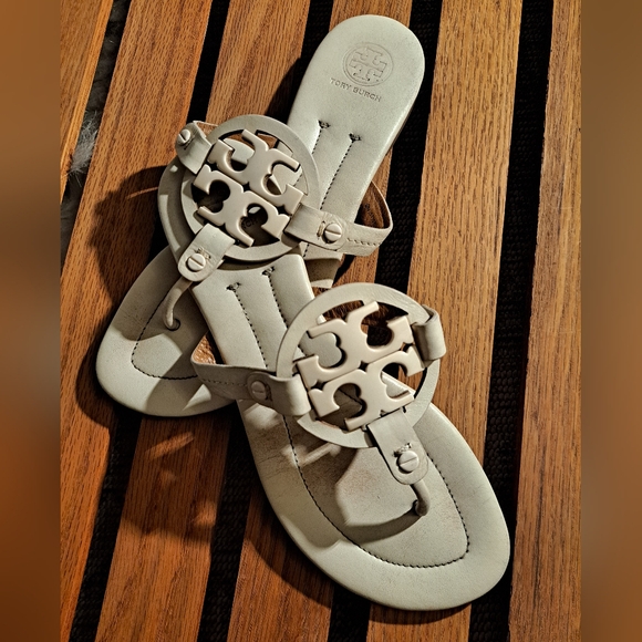 Tory Burch Cream Logo Sandals. Size 7 Medium - Picture 2 of 9